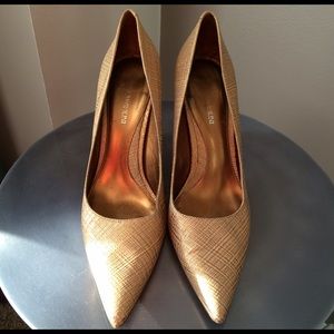 Enzo Angiolini Gold Pump