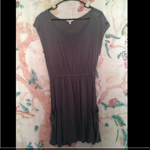 grey dress