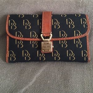Dooney & Bourke wallet