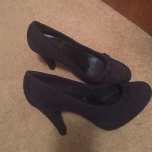 Fioni navy blue suede heels