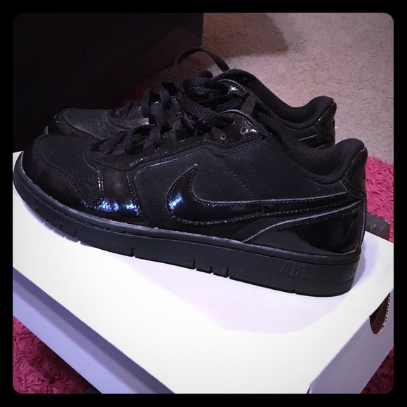 Black nike Air Force