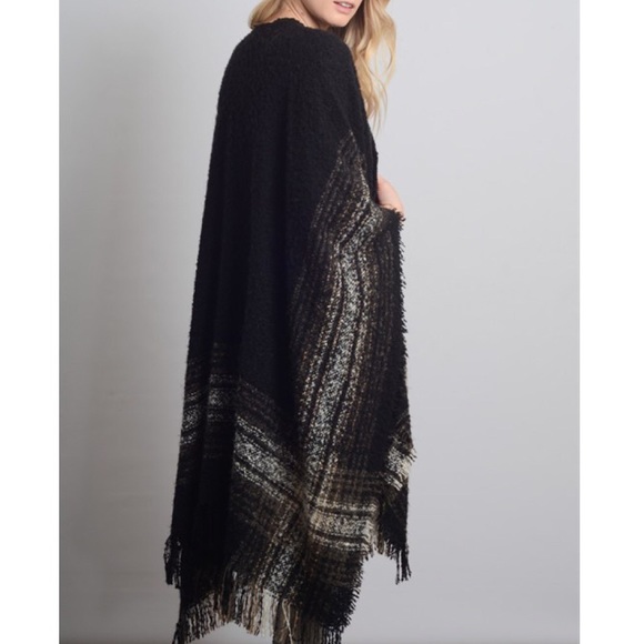 CLEARANCE Plaid Print Poncho Wrap Shrug - Picture 2 of 4
