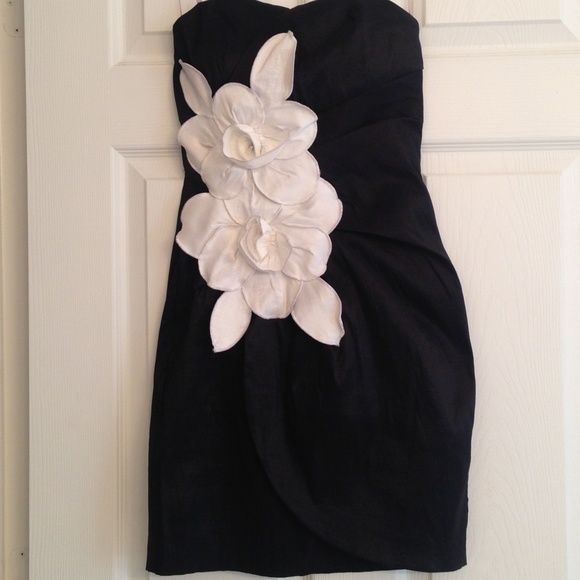 Dresses & Skirts - Sold in Bundle❎SALE!!!✅White Orchid dress!