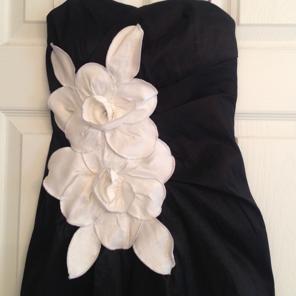 Sold in Bundle❎SALE!!!✅White Orchid dress! - Picture 2 of 4