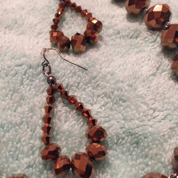 Cato necklace and earring set - Picture 2 of 3