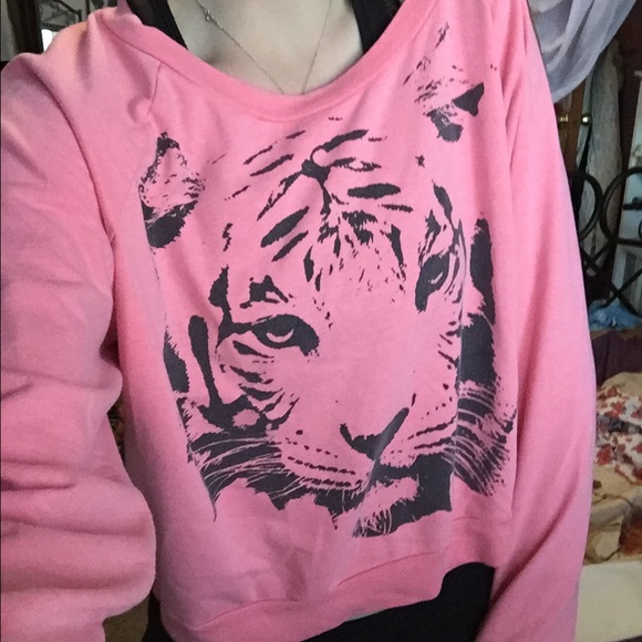 Cute tiger sweater! Soft and comfy