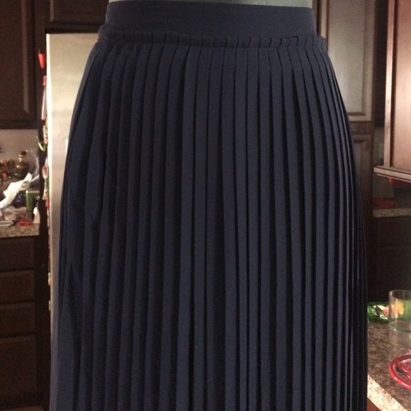 SOLD✨💙2xHP💙✨🆕Pleated chiffon navy maxiskirt 3x - Picture 3 of 4