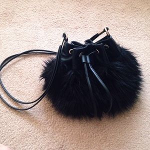 faux fur bucket bag