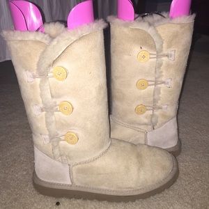 Women's Uggs Bailey Button Triplet (Sand color)
