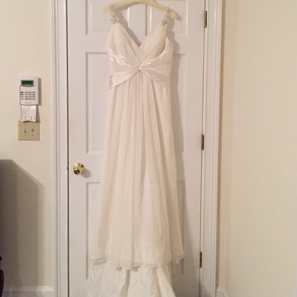 Wedding dress - Picture 1 of 4