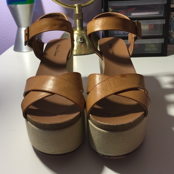 Heels - Picture 3 of 3