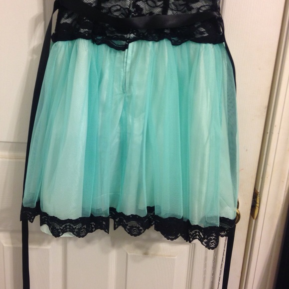 Dress - Picture 3 of 4