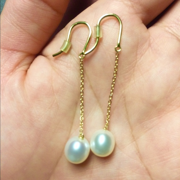 ❌❌SOLD❌❌Tifanny's Pearl Earring - Picture 2 of 3