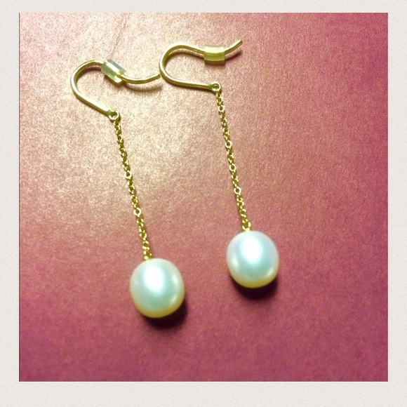 ❌❌SOLD❌❌Tifanny's Pearl Earring - Picture 3 of 3