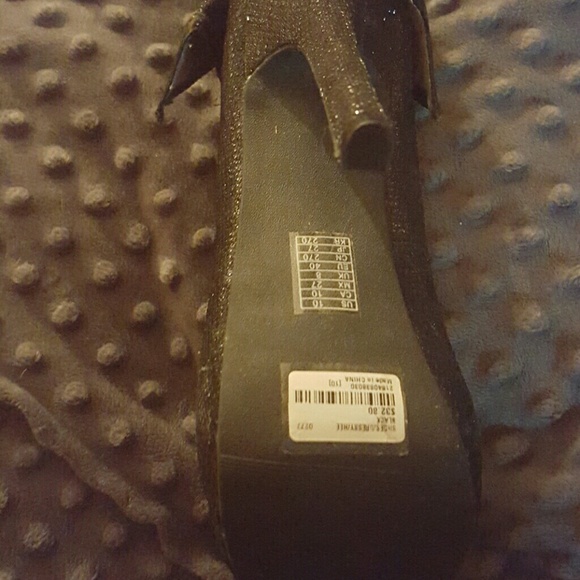 Heels - Picture 3 of 3