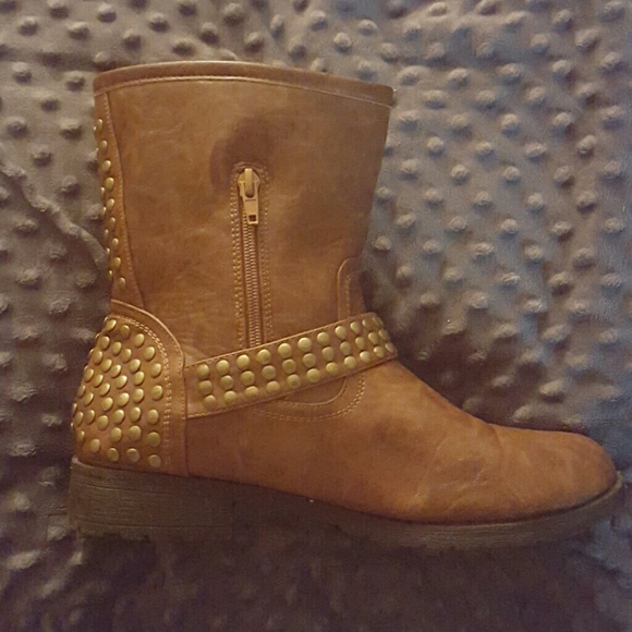 Boots - Picture 1 of 3