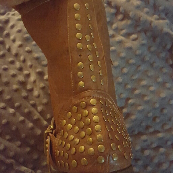 Boots - Picture 2 of 3