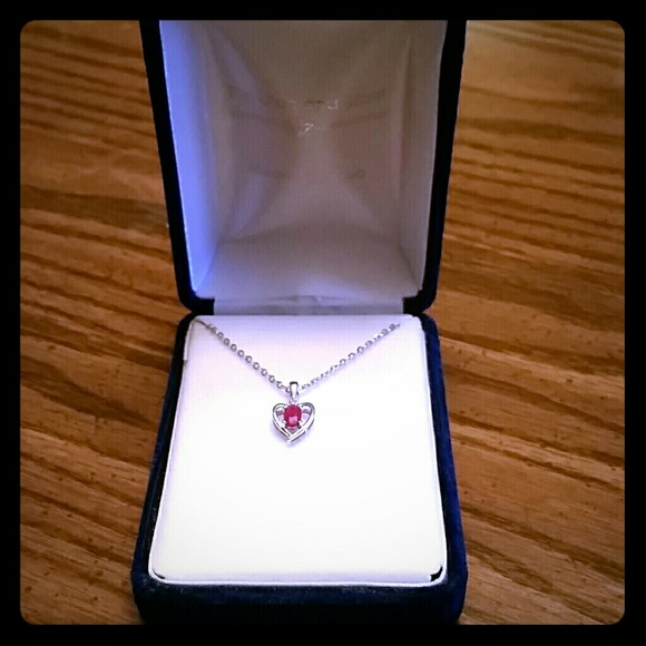 Gorgeous 14k White Gold necklace!