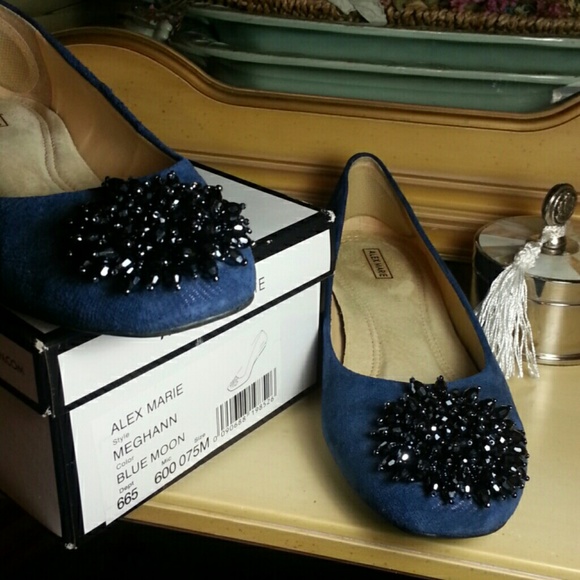 Super cute navy/teal flats with beaded pom-poms.