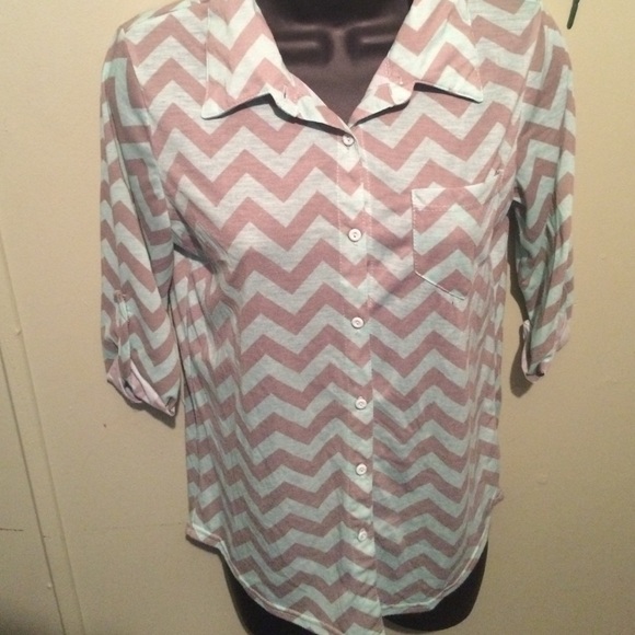 Collared quarter sleeved shirt ! Like new!
