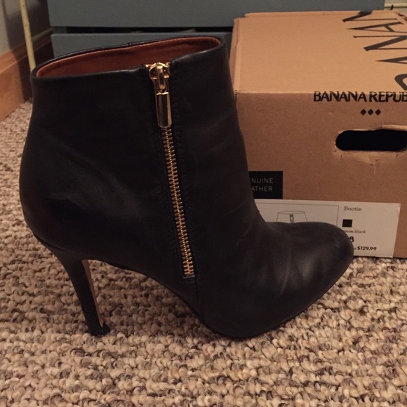 Banana Republic Shoes - Boots
