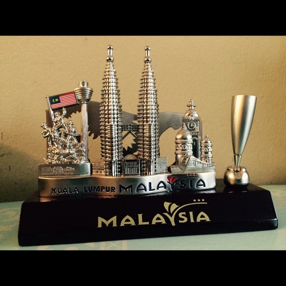 Personas Twin Towers name cards holder