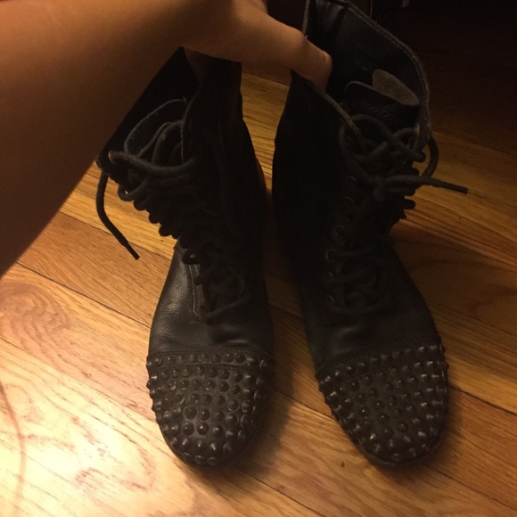 Combat boots