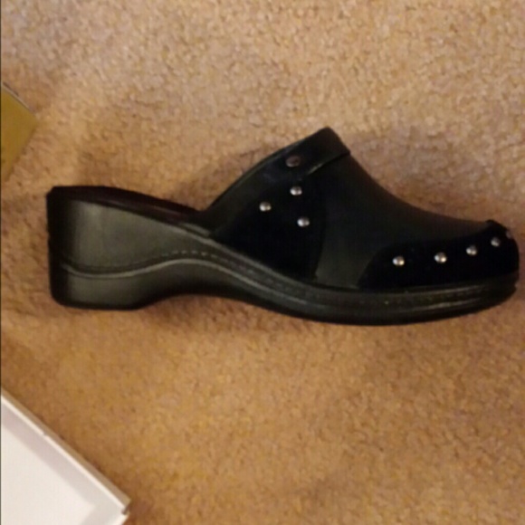 Clogs - Picture 2 of 2