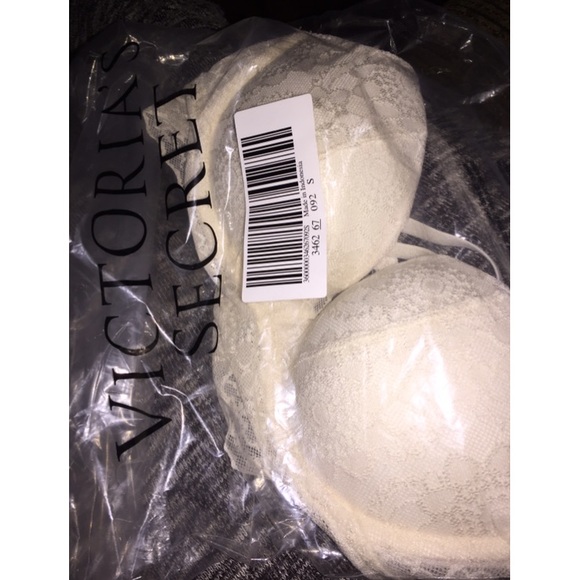 ✨Victoria's Secret Medallion Push up Bra✨