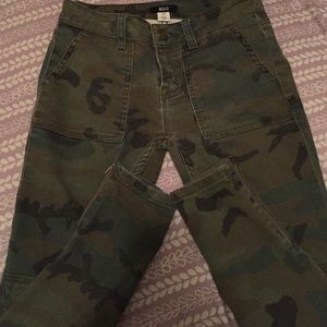 Camouflage skinny jeans