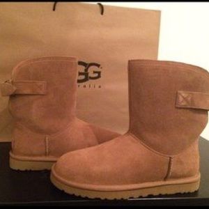 New! UGG Australia Remora-Size 9