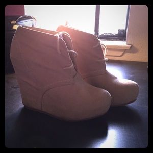 Wedge boots