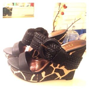 Nicole Miller Size 7 Wedges!