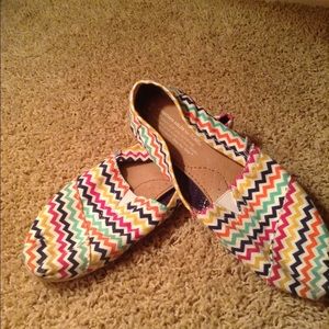 (flats) Chevron printed Toms