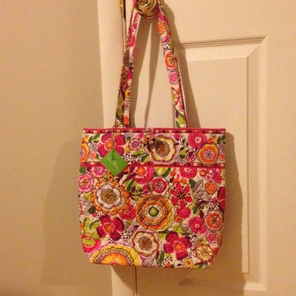 BNWT Vera Bradley tote!