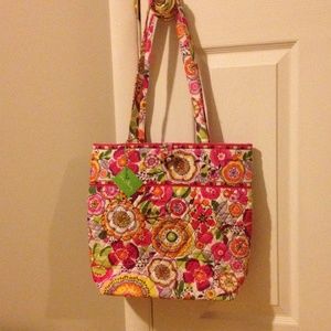 BNWT Vera Bradley tote!