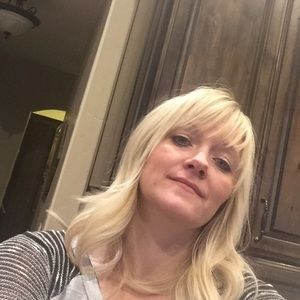 Meet your Posher, Adrianne