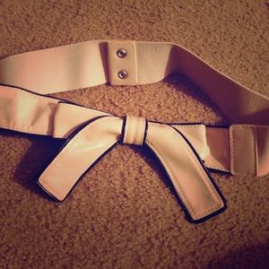 M/L New York and Company belt!