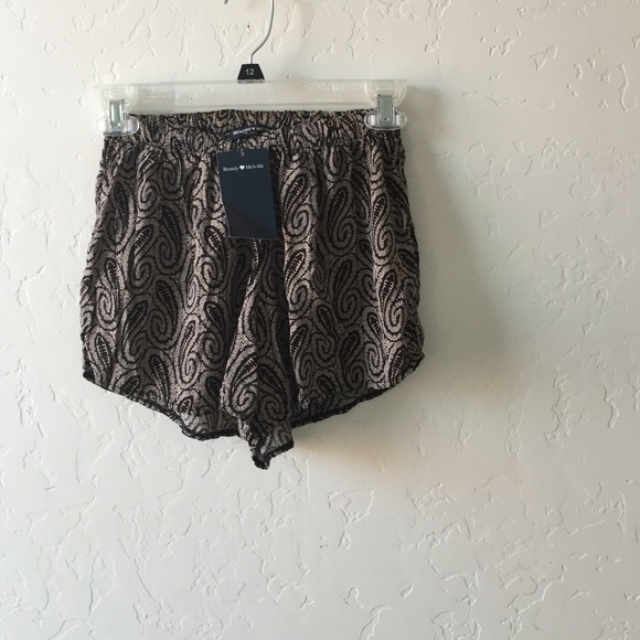 Brandy Melville Pants - Bnwt Brandy Melville shorts