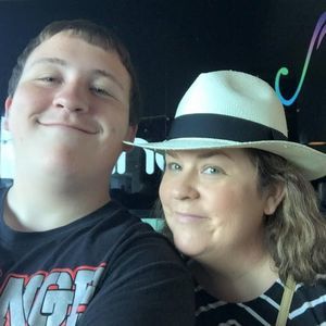 Meet your Posher, Lora