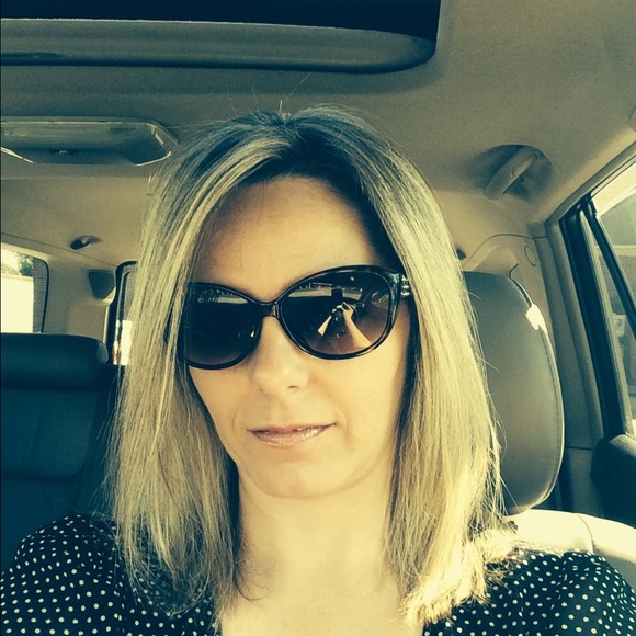 Meet your Posher, Mandy - Picture 2 of 2