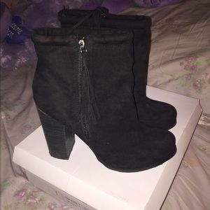 Forever 21 black booties size 8