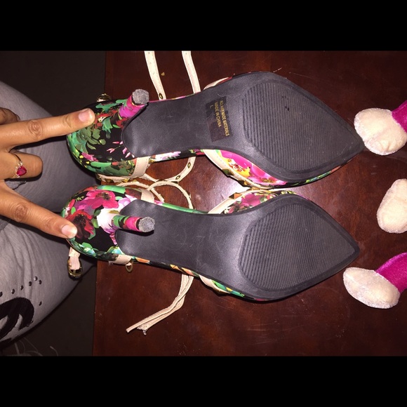 Shoes - Picture 2 of 3