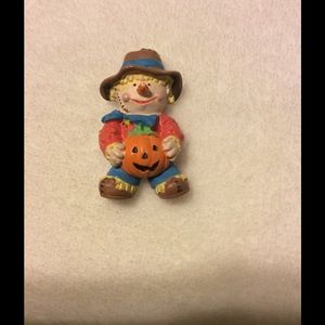 Scare crow pin