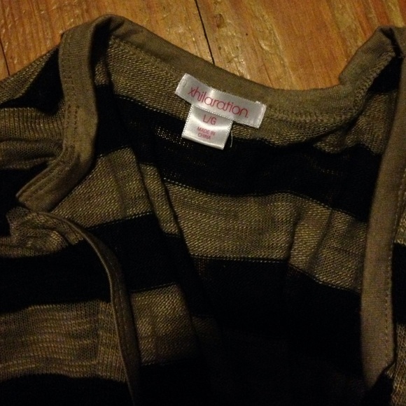 ✨SOLD✨ Striped batwing sleeve sweater. - Picture 2 of 2