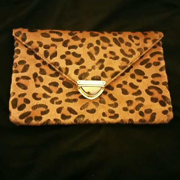 Leopard clutch