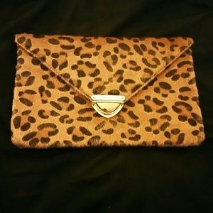 Leopard clutch