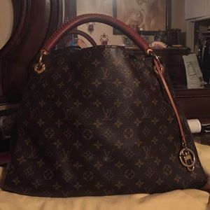 Authentic Louis Vuitton Artsy MM Purse