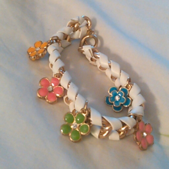 Three bracelets - Picture 4 of 4