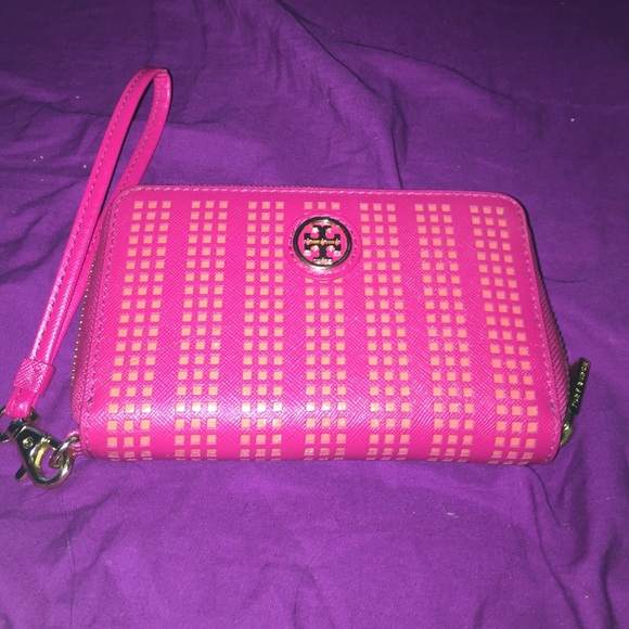 RESERVED Robinson perforated smartphone wristlet